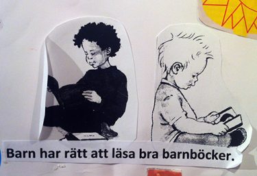 Teckningar av barn som läser.