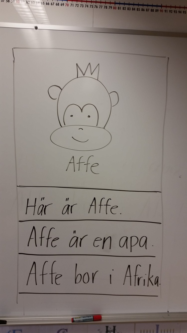 Text om apan Affe på whiteboard.