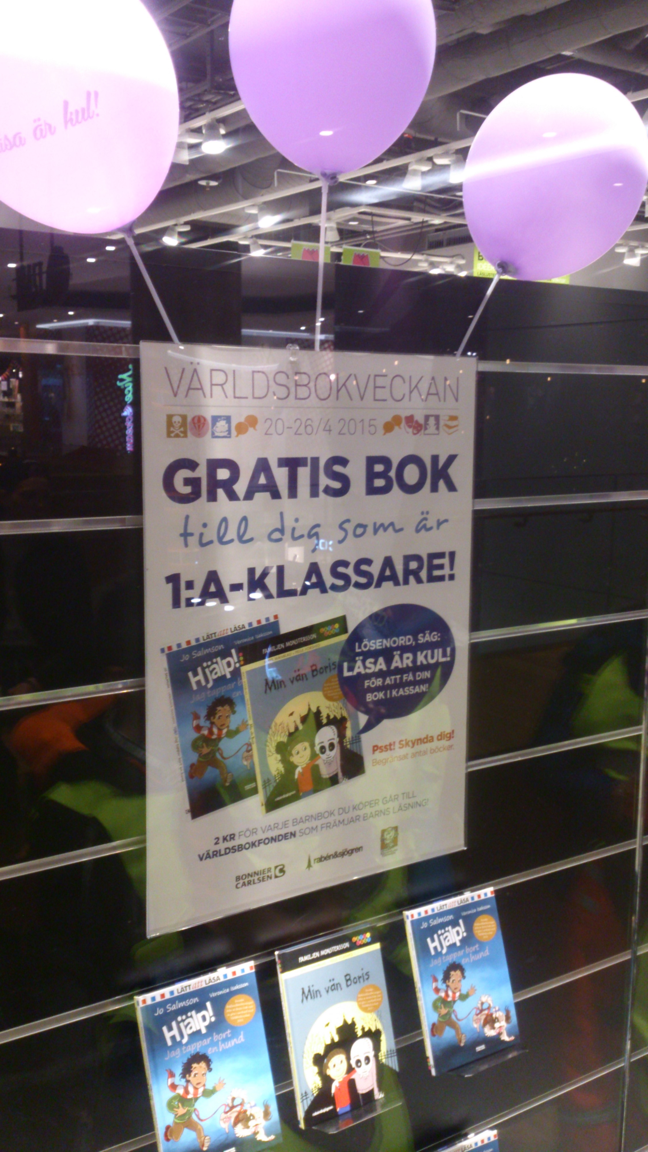 Ballonger och affisch om gratis bok.