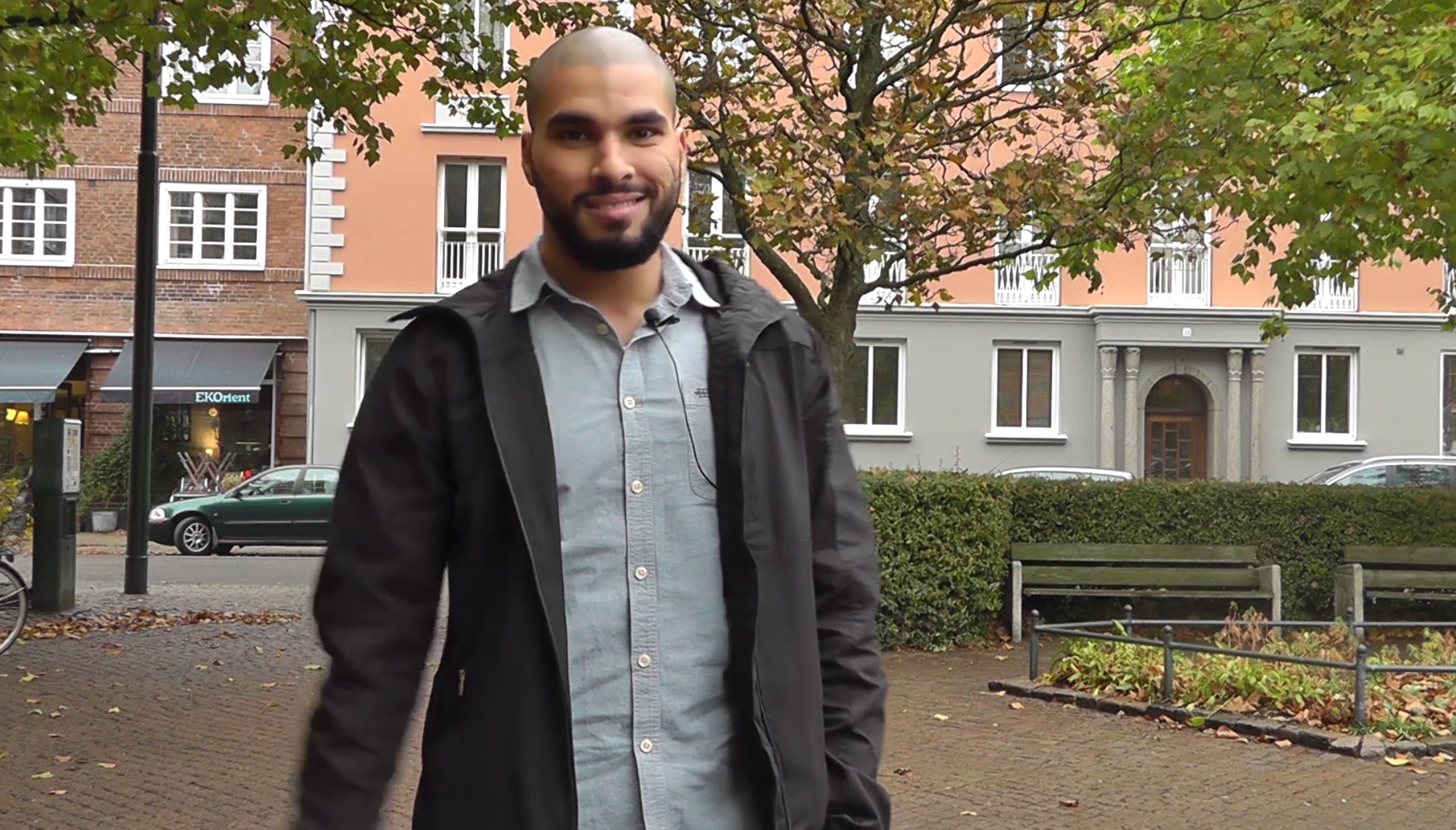 Jassim Ahmadi står på St Knuts torg.