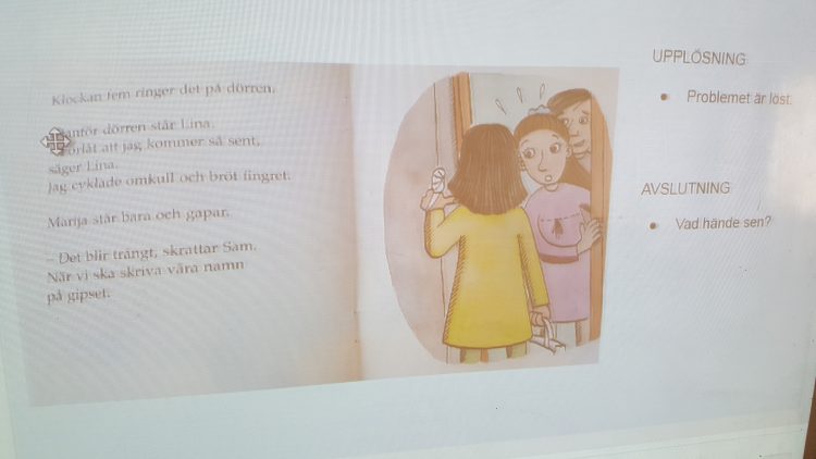 Uppslagen bok på datorns skärm.