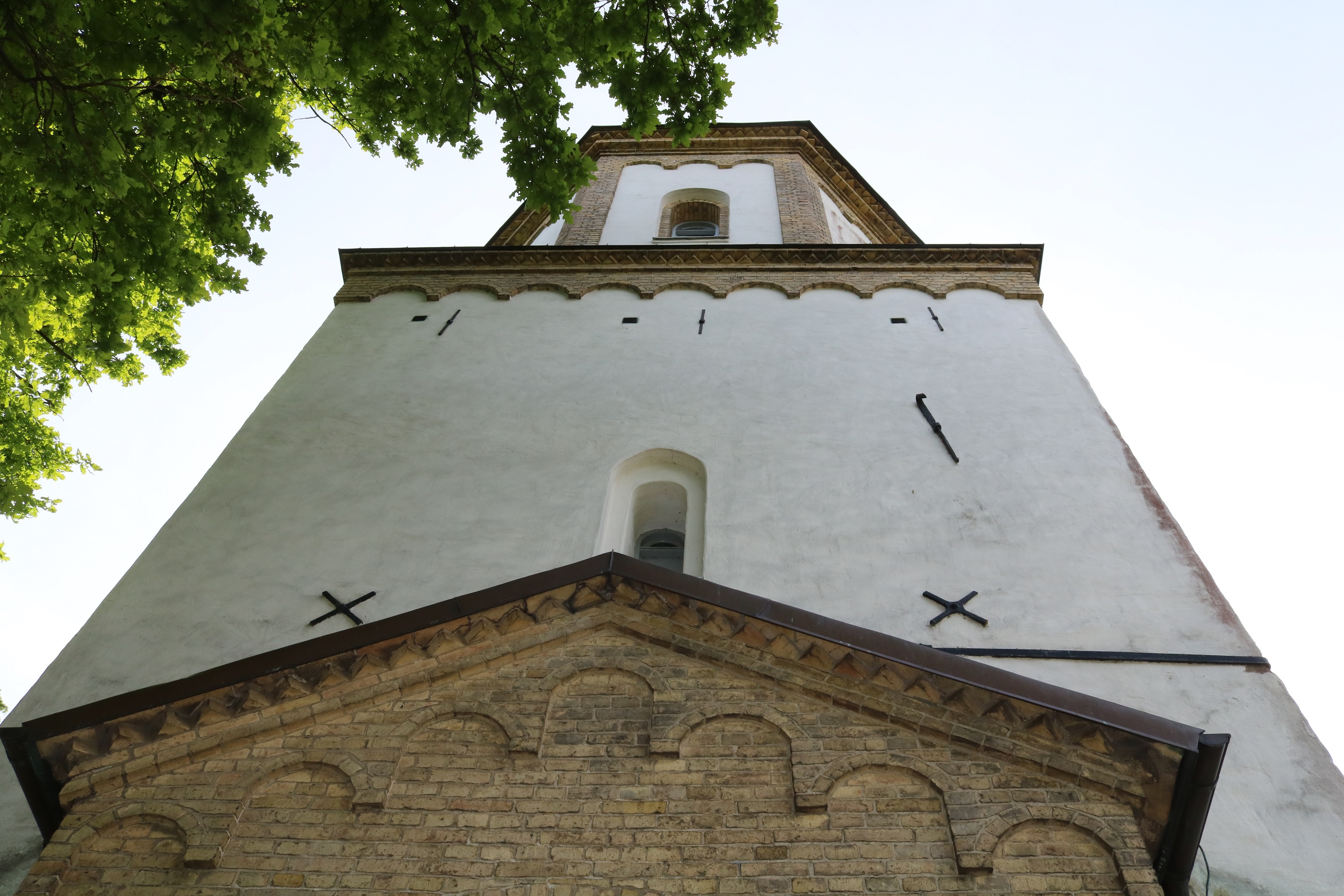 Västra Skrävlinge kyrkas torn.