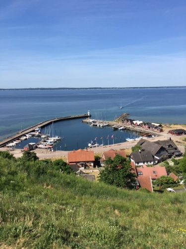 Vy över Vens hamn.