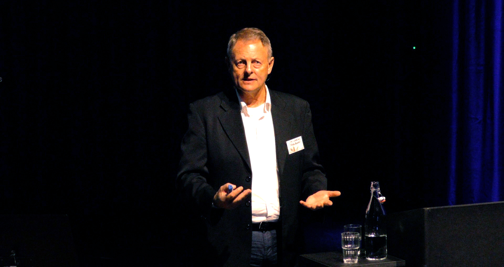 Jim Cummins, professor i språkvetenskap, föreläser på Pedagog Malmö Live.