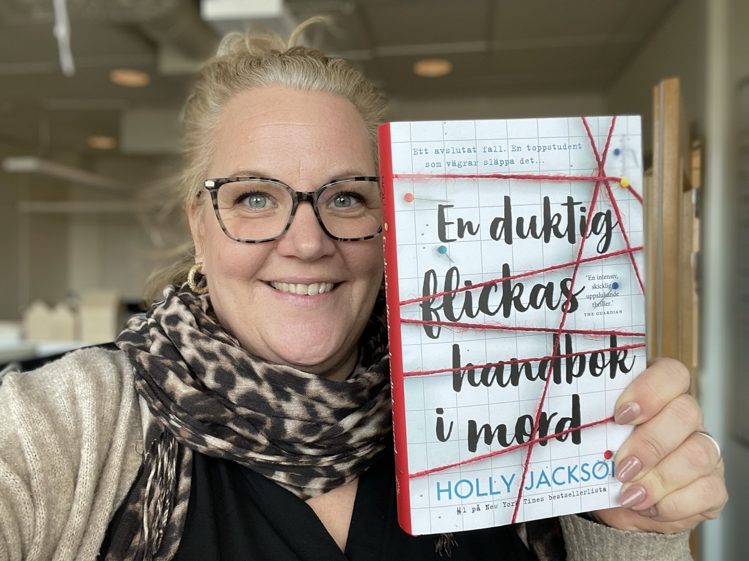 Vad läser du just nu? Utvecklingssamordnaren Anna Singhateh läser ”En duktig flickas handbok i mord” av Holly Jackson.