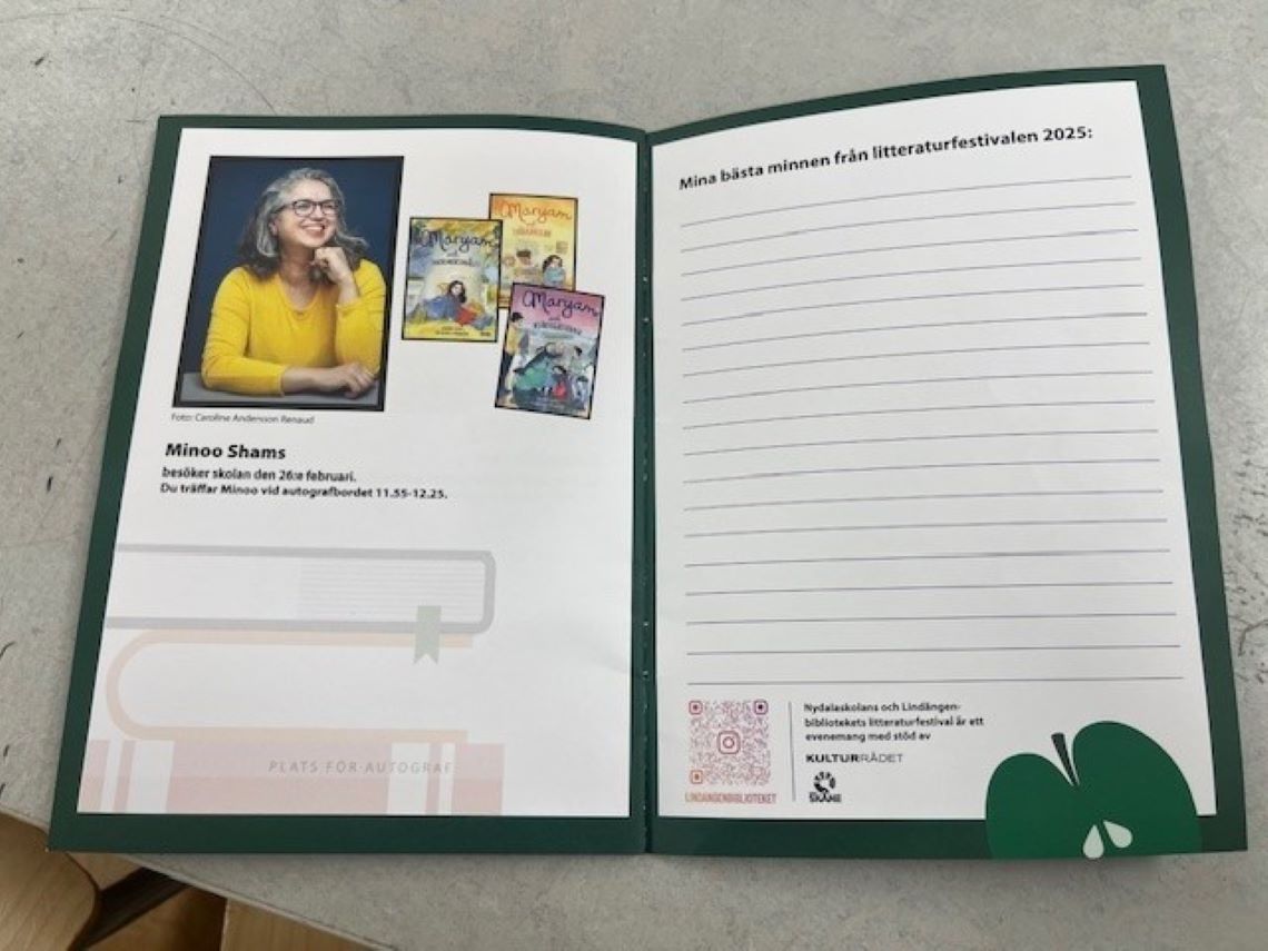 Uppslaget autografhäfte. En kvinna och böcker på en sida och linjer på den andra.