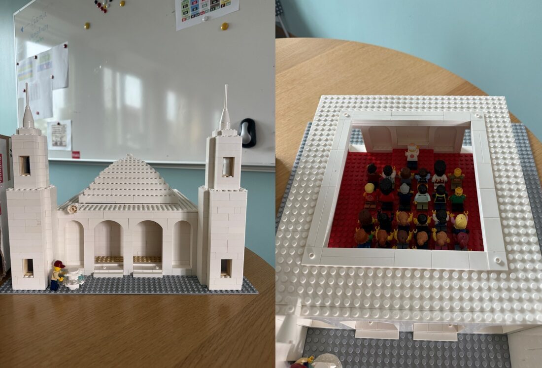 Elevernas moskébygge i vitt lego, sedd från sidan och uppifrån.
