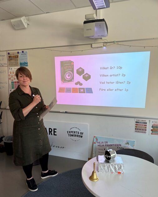 Katrin spelar Hitster.