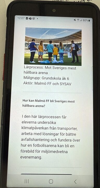 En webbläsare i en mobil visar text om lärprocessen kring att göra MFF:s arena till Sveriges mest hållbara.