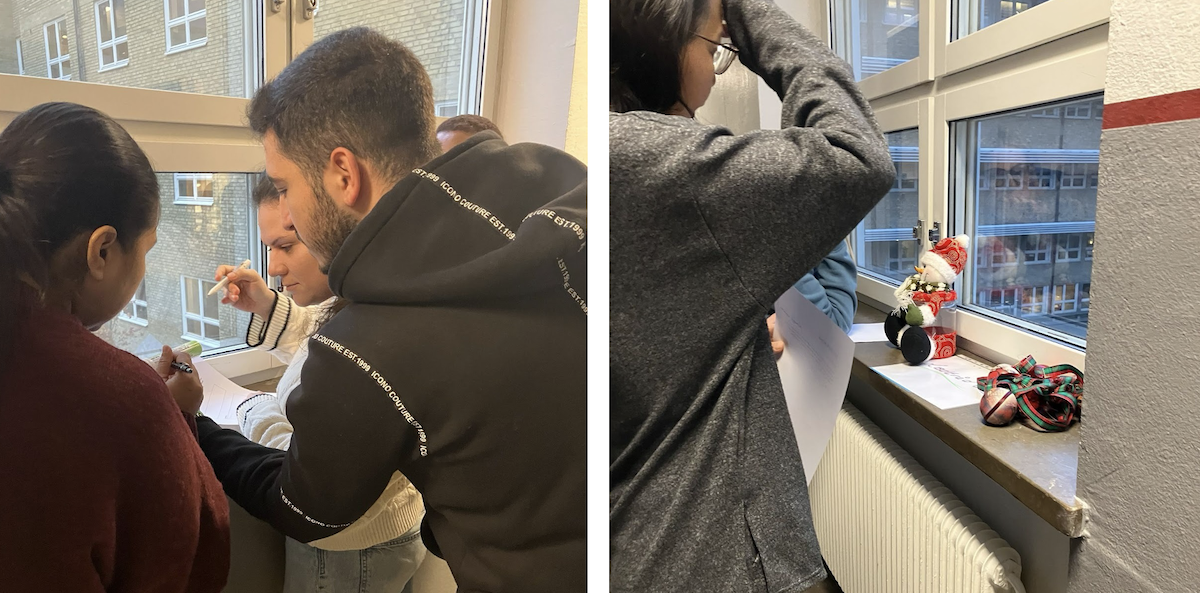 Bild 1 (vänster): Personer står vid ett fönster och skriver på ett papper under en ledtrådspromenad inomhus. Bild 2 (höger): Två personer tittar på ett papper vid ett fönster där en juldekoration och ett hoprullat band ligger på fönsterbrädan.